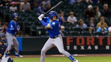 Late Memphis Rally Edges Comets Wednesday Night