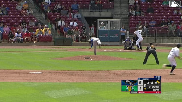 Marek Houston doubles (11) on a ground ball to left fielder Erick Torres. Quinn McDaniel scores. Jay Thomason scores.