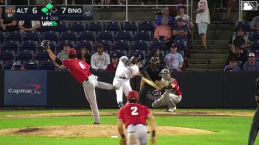 Corey Collins homers (5) on a fly ball to right field. Chris Suero scores. John Bay scores.