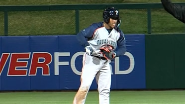 Pedro León goes 4-for-5 with four RBIs