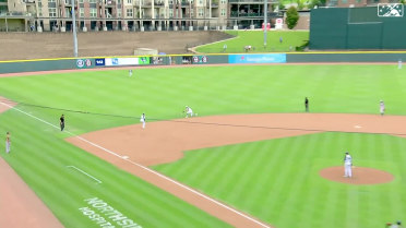 Grissom makes a fantastic sliding stop in the 5th