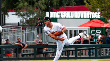 Clingstones Lose 5-4 in Walk-Off Fashion As Search for First Win Continues