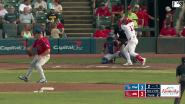 Will Banfield's big fly puts Louisville ahead, 6-3!