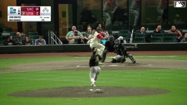 Niko Kavadas homers (4) on a fly ball to center field.