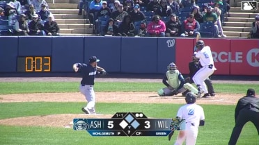 Elijah Green homers (6) on a fly ball to right field. Devin Fitz-Gerald scores. Ethan Petry scores.