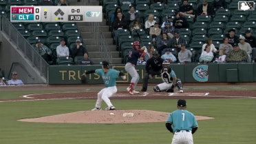 Colton Ledbetter triples (1) on a sharp line drive to center fielder Jarred Kelenic.