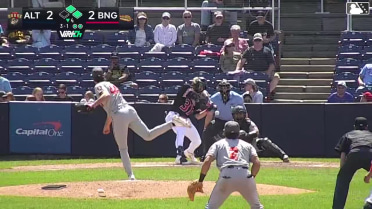Corey Collins homers (6) on a fly ball to right field. Chris Suero scores. John Bay scores.
