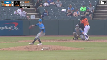 Anderson De Los Santos homers (3) on a fly ball to left center field.