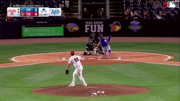 Gabriel Gonzalez hits a go-ahead home run