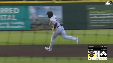 Enmanuel Terrero hits a home run 
