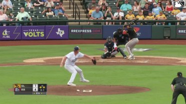 Austin Wynns singles on a line drive to right fielder Gilberto Celestino. Nelson Rada scores. Yolmer Sánchez to 3rd.