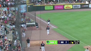 Jack Winkler makes an acrobatic catch