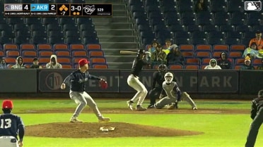 Guy Lipscomb walks. Ralphy Velazquez scores. Nick Mitchell to 3rd. Jake Fox to 2nd.