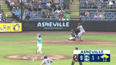 Alex Lodise doubles (4) on a fly ball to center fielder Justin Thomas Jr. Mac Guscette scores. Conor Essenburg scores.