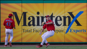 Late Surge Helps Threshers Sink Hammerheads 