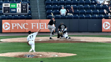 Heston Kjerstad homers (4) on a fly ball to left field.