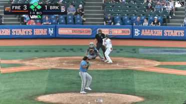 Raimon Gomez Ball to Mitch Voit