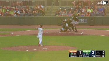 Luis Vázquez homers (2) on a fly ball to right field.