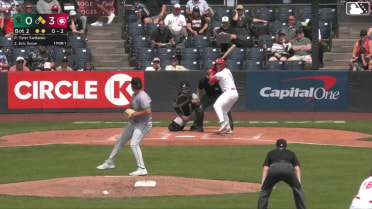 Eric Snow singles on a line drive to left fielder Carlos Gutierrez. Mathieu Vallee scores. J.R. Freethy to 3rd. Eric Snow to 2nd.
