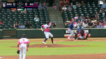 Ronald Hernandez homers (3) on a fly ball to right center field.