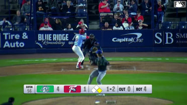 Austin Murr doubles (1) on a sharp line drive to center fielder Braylen Wimmer. Raylin Heredia scores. Austin Murr to 3rd.