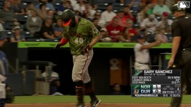 Gary Sánchez crushes a home run