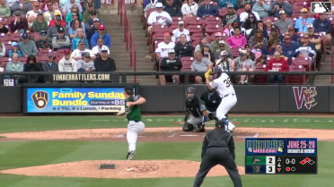 Andrick Nava out on a sacrifice fly to left fielder Samuel Munoz. Daniel Guilarte scores. Luis Castillo to 3rd.