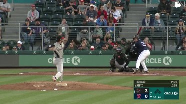 Jakson Reetz homers (3) on a fly ball to left field.