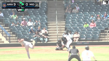 Joshua Kuroda-Grauer singles on a line drive to center fielder Druw Jones. Clark Elliott scores. Leo De Vries to 2nd.