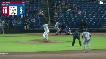 Luis Castillo singles on a line drive to right fielder Erick Torres. Eric Bitonti scores. Tayden Hall to 3rd.