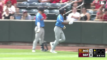 Leo De Vries's solo home run 