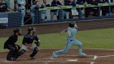 Demetrio Crisantes collects his first two-homer game 