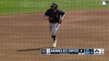 Abimelec Ortiz clubs a homer