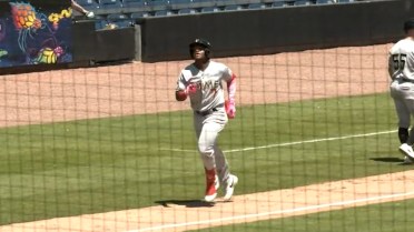 John Gil hammers two home runs