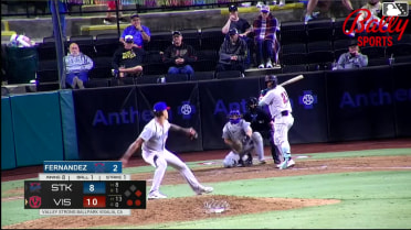 Enyervert Perez doubles (2) on a fly ball to center fielder Breyson Guedez. Jose Alpuria scores.