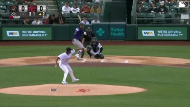 Sterlin Thompson homers (2) on a fly ball to right center field.