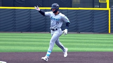 Axel Sanchez records his first multihomer game