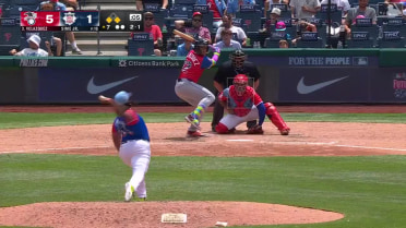 Ralphy Velazquez's RBI single