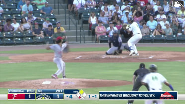 Jhosmmel Zue singles on a line drive to center fielder Dashyll Tejeda. Yandel Ricardo scores. Jhosmmel Zue to 2nd.