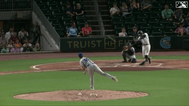 Clint Frazier hits a solo homer to right field
