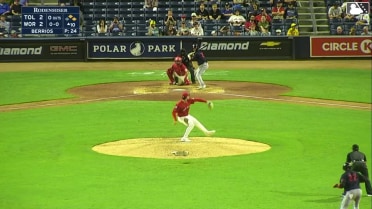 Osvaldo Berrios In play, run(s) to Max Anderson
