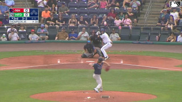 Jimmy Obertop homers (3) on a fly ball to right center field.