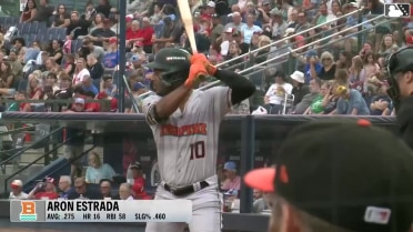 Aroon Escobar makes crazy play with his glove