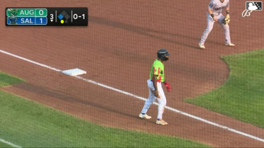 Franklin Primera singles on a soft line drive to right fielder Conor Essenburg. Skylar King scores.
