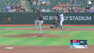 Wilfredo Lara singles on a line drive to right fielder Luis Castillo. Esmil Valencia scores. Emilio Barreras to 3rd.