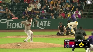 Emil Morales singles on a line drive to left fielder Breyson Guedez. Jose Meza scores. Charles Davalan to 3rd. Eduardo Quintero to 2nd.