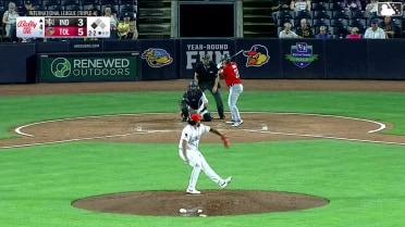 Derek Berg homers (3) on a fly ball to left field. Nick Cimillo scores.