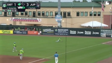 Esmith Pineda's diving catch