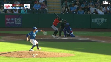 Turner Hill homers (3) on a fly ball to right center field.