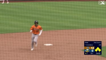 Lazaro Armenteros lifts a grand slam in the 7th
